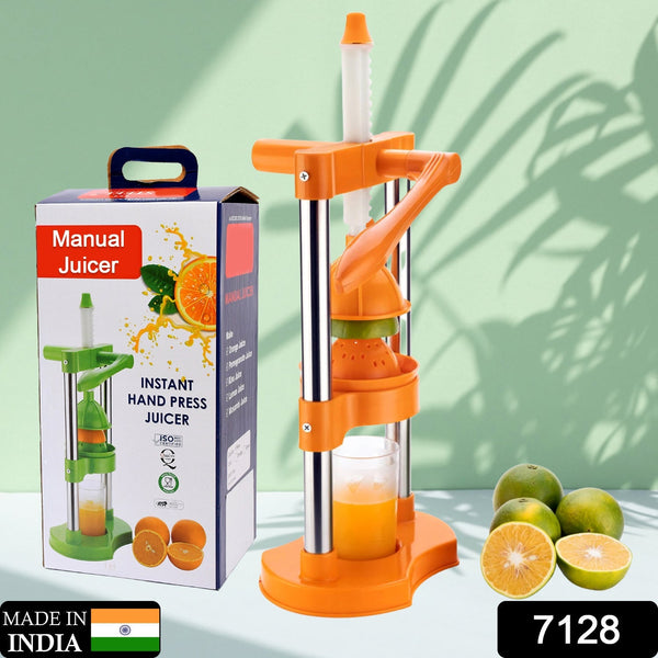 Cold press juicer with handle for easy squeezing